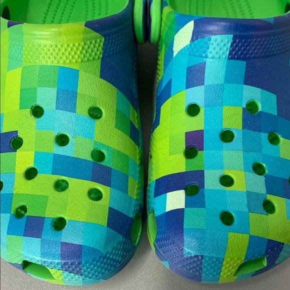 CROCS Blue and Green Classic Digi Block Mosaic Design 36/37 Junior Size 4 - Picture 6 of 9